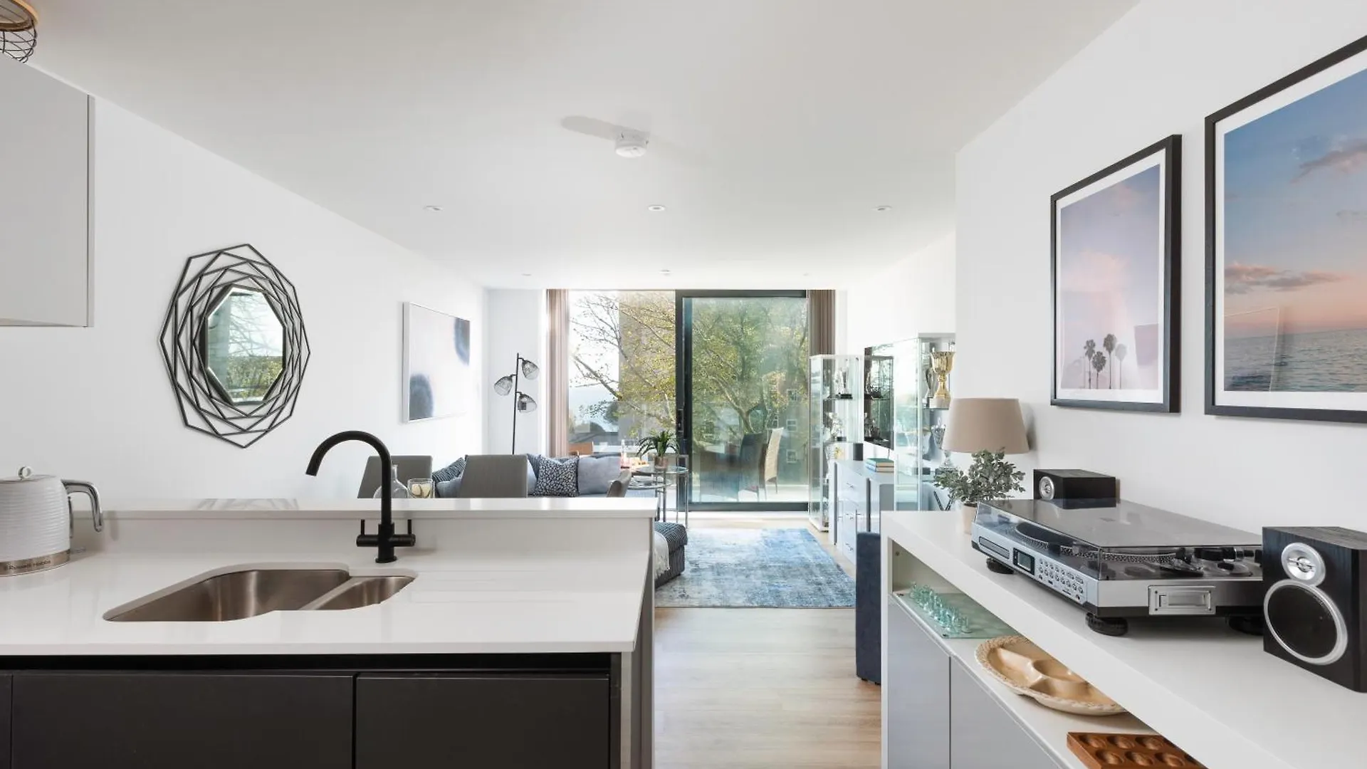 Ocean Breeze By Grandeur Property Bournemouth