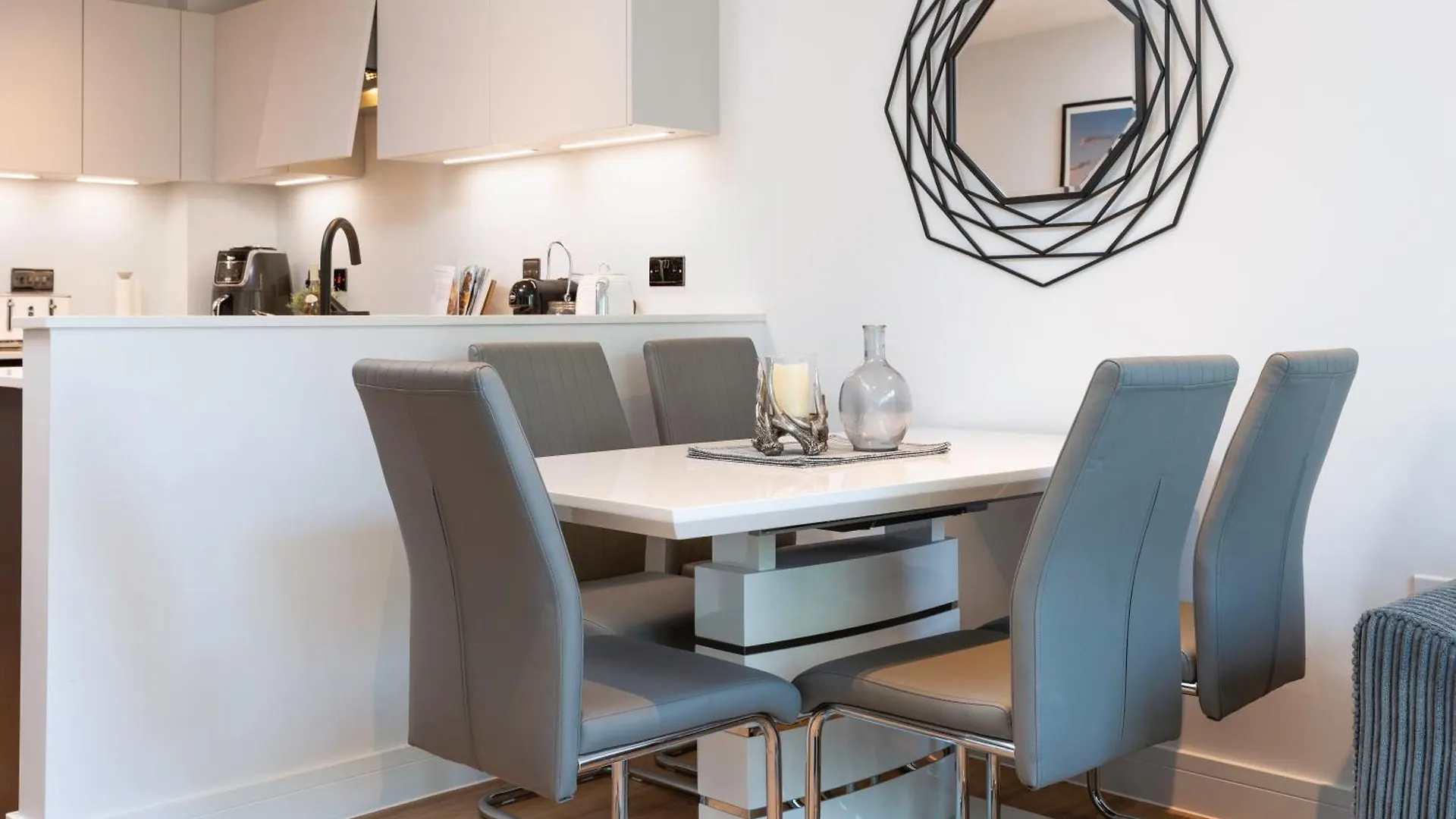 Ocean Breeze By Grandeur Property Bournemouth Apartment